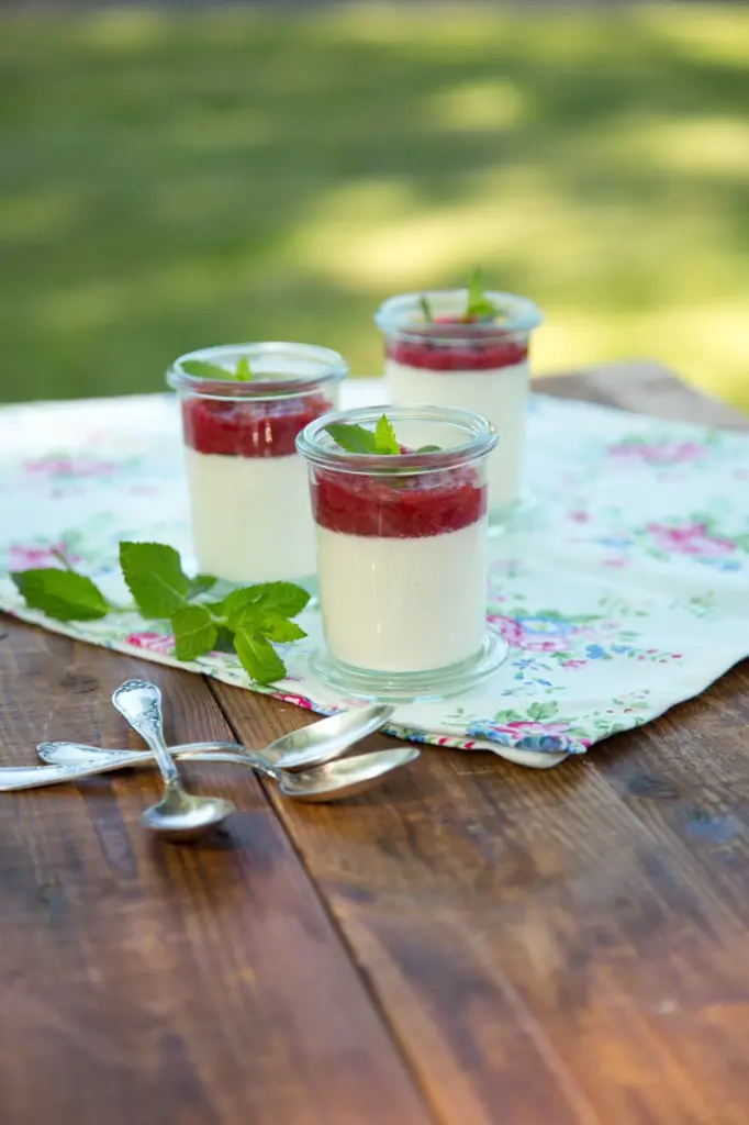 weck-rezepte-pannacotta-mit-rhabarberkompott.webp